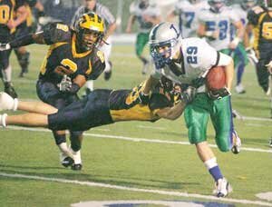 football-lhs-crespo-2008112 Richard Crespo (29), Liberty senior wide receiver, escapes Bellevue's Taylor Anderson as Jamal Atofau (2) pursues in the first quarter of their Nov. 21 3A state quarterfinal game. Photo by Greg Farrar